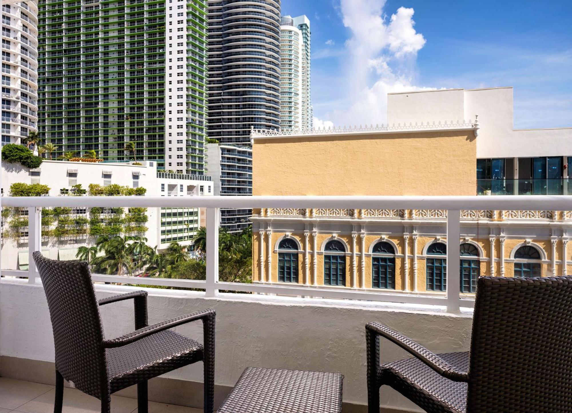 Doubletree By Hilton Grand Hotel Biscayne Bay Miami Extérieur photo